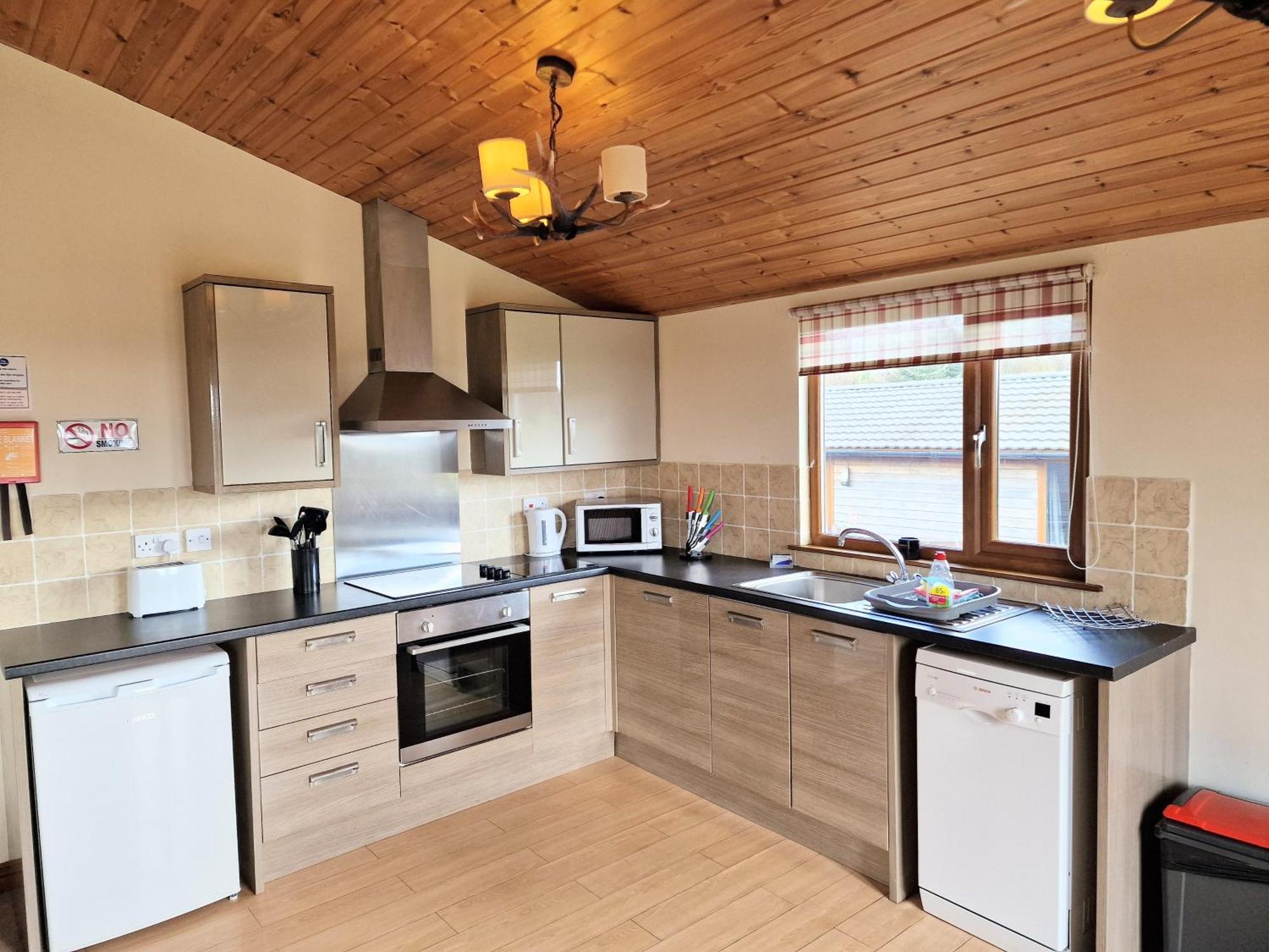 Lomond 5 With Private Hot Tub - Fife - Loch Leven - Lomond Hills - Pet Friendly Villa Kelty Exteriör bild