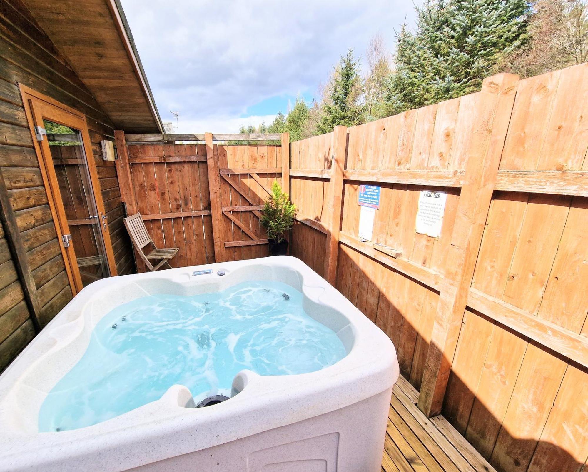 Lomond 5 With Private Hot Tub - Fife - Loch Leven - Lomond Hills - Pet Friendly Villa Kelty Exteriör bild