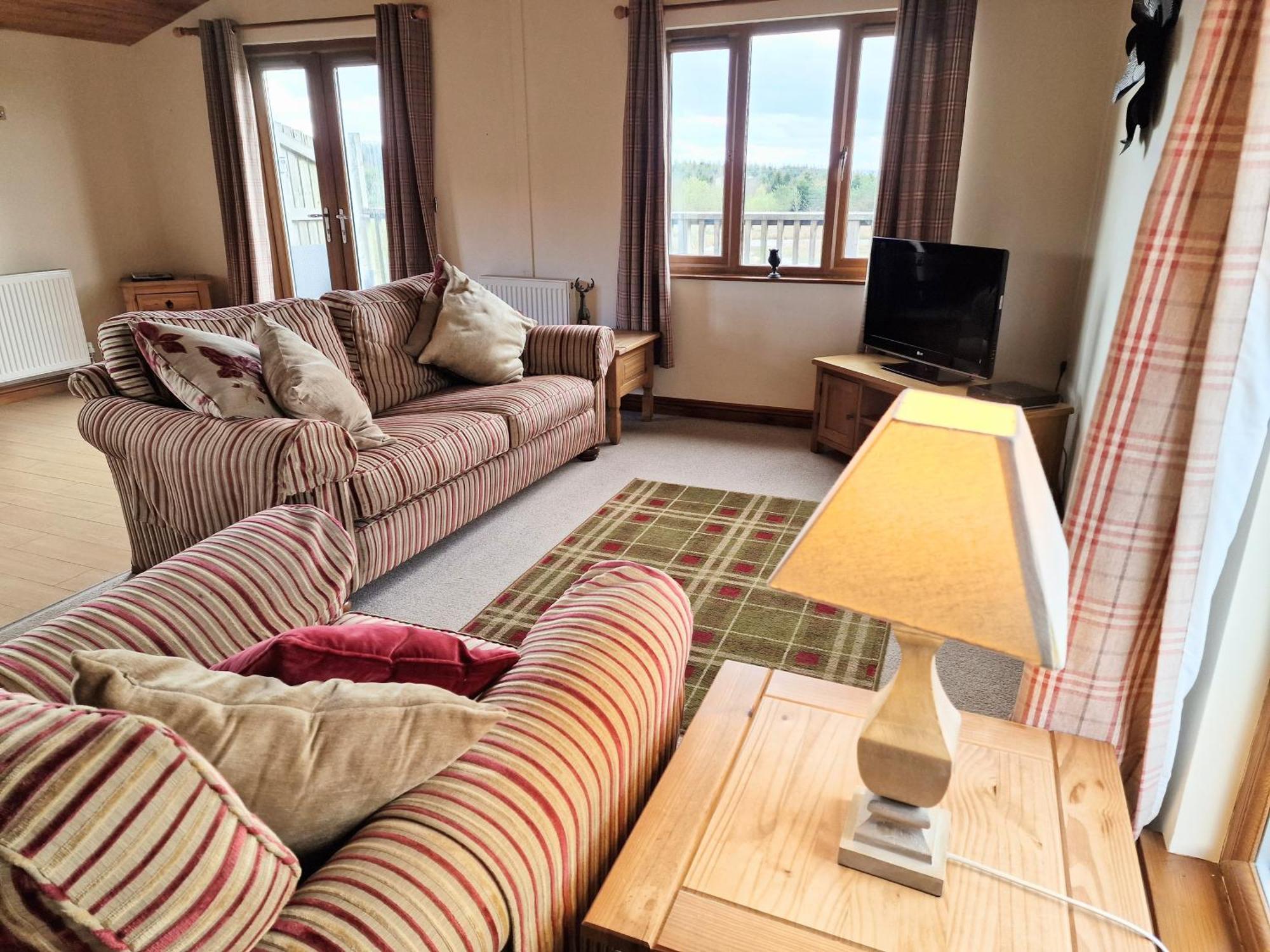 Lomond 5 With Private Hot Tub - Fife - Loch Leven - Lomond Hills - Pet Friendly Villa Kelty Exteriör bild