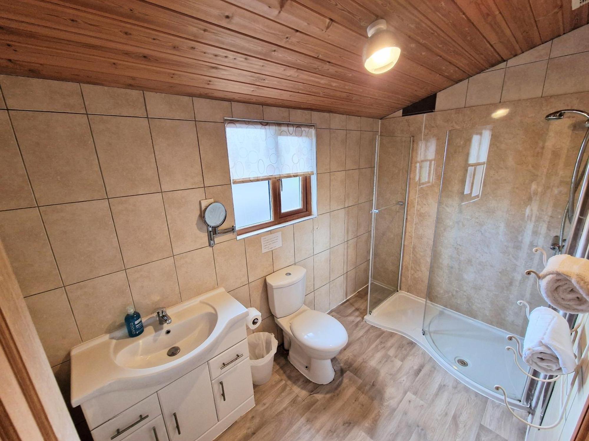 Lomond 5 With Private Hot Tub - Fife - Loch Leven - Lomond Hills - Pet Friendly Villa Kelty Exteriör bild