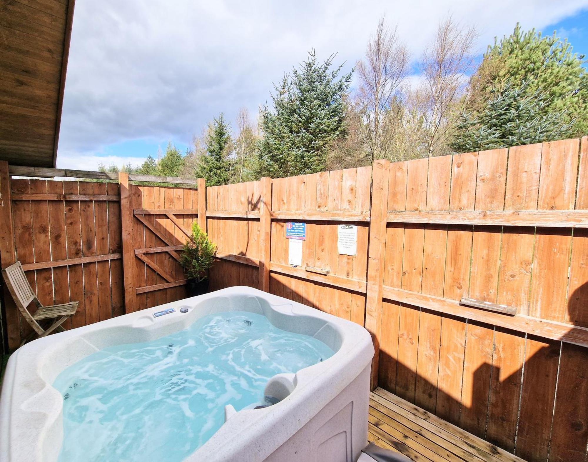 Lomond 5 With Private Hot Tub - Fife - Loch Leven - Lomond Hills - Pet Friendly Villa Kelty Exteriör bild