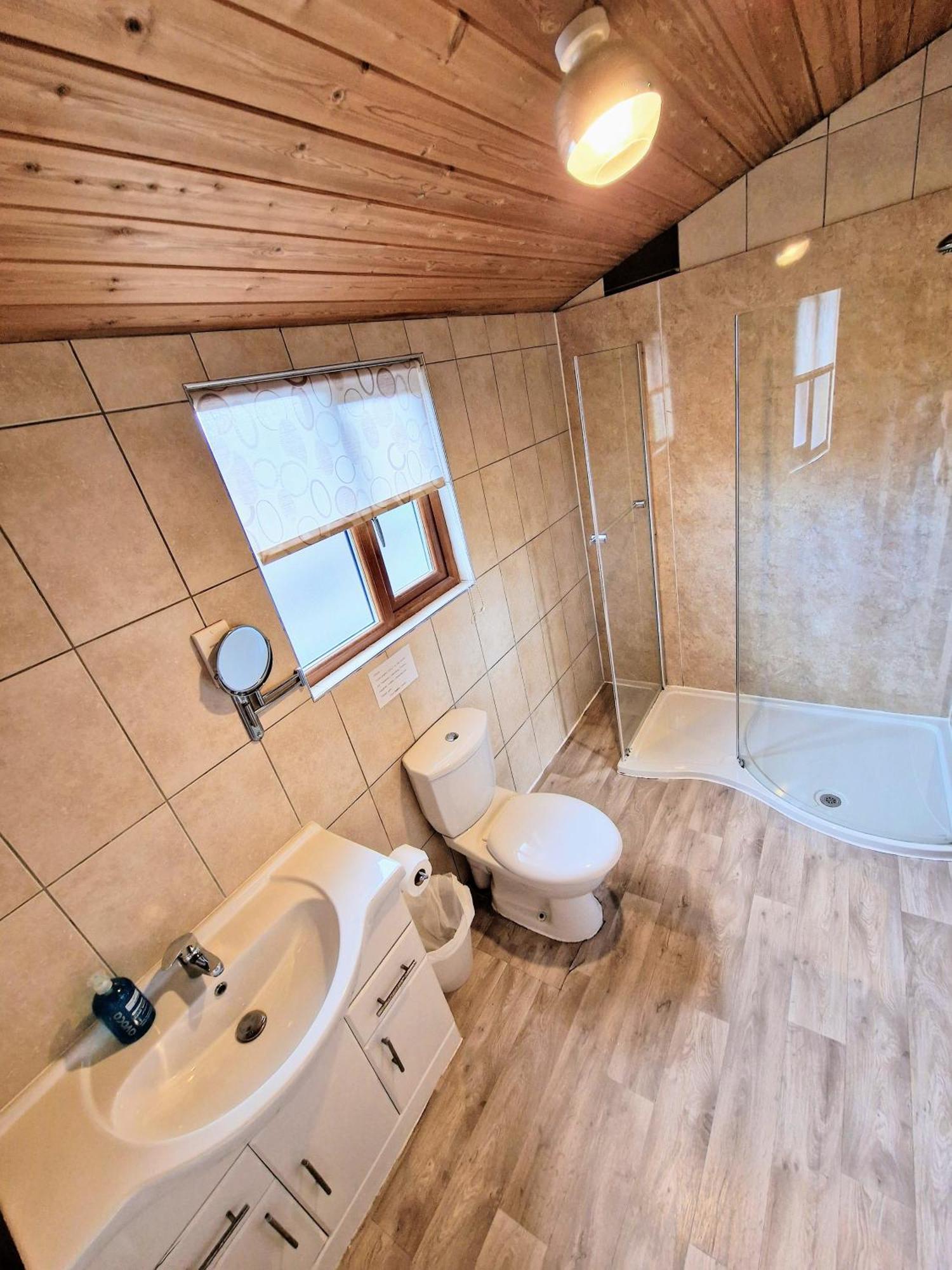 Lomond 5 With Private Hot Tub - Fife - Loch Leven - Lomond Hills - Pet Friendly Villa Kelty Exteriör bild